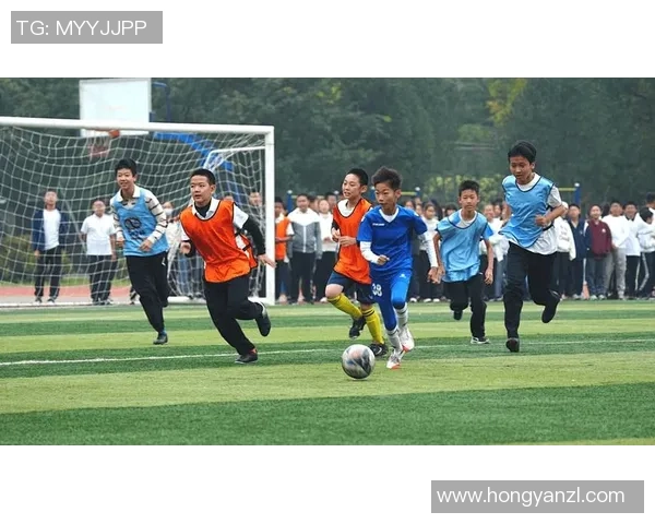 孩子追逐足球明星的梦想与激情展现青春活力的精彩瞬间 孩子追逐足球明星的梦想与激情展现青春活力的精彩瞬间